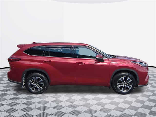used 2021 Toyota Highlander car, priced at $32,811