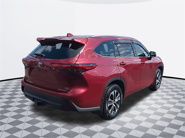 used 2021 Toyota Highlander car, priced at $32,811