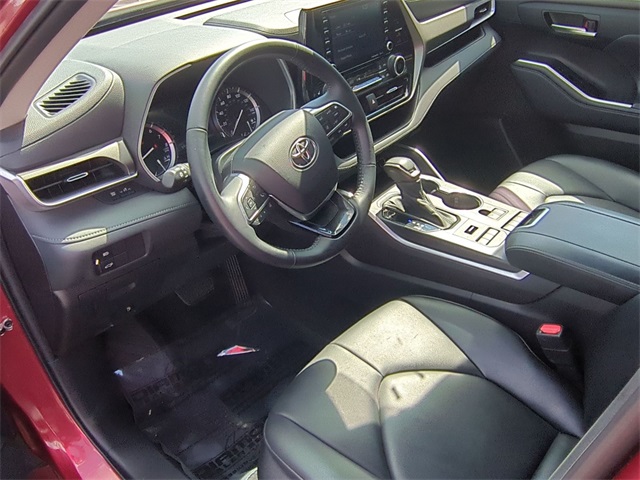 used 2021 Toyota Highlander car, priced at $32,811