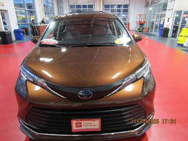 used 2022 Toyota Sienna car, priced at $38,999