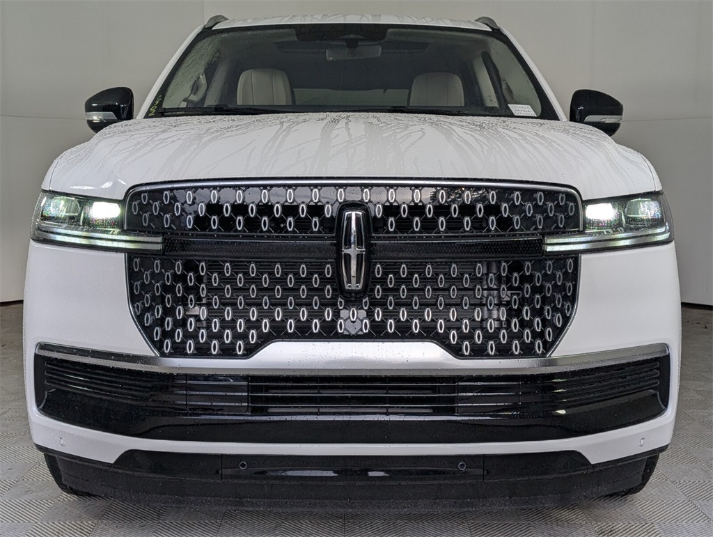 new 2025 Lincoln Navigator car, priced at $102,985