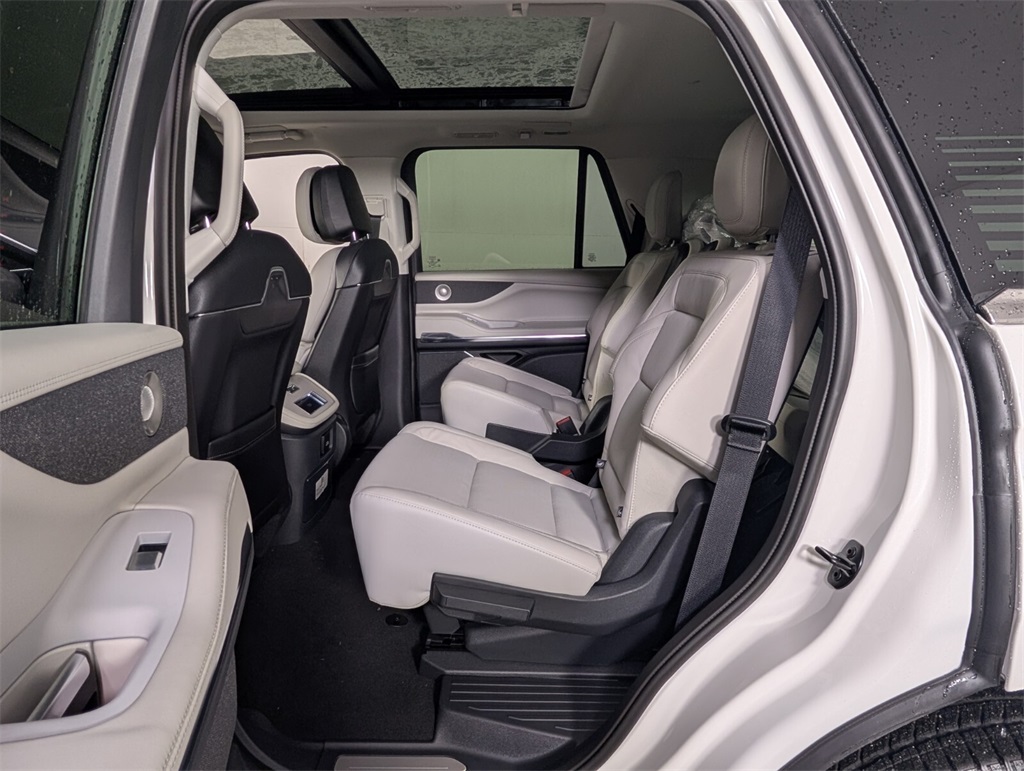 new 2025 Lincoln Navigator car, priced at $102,985