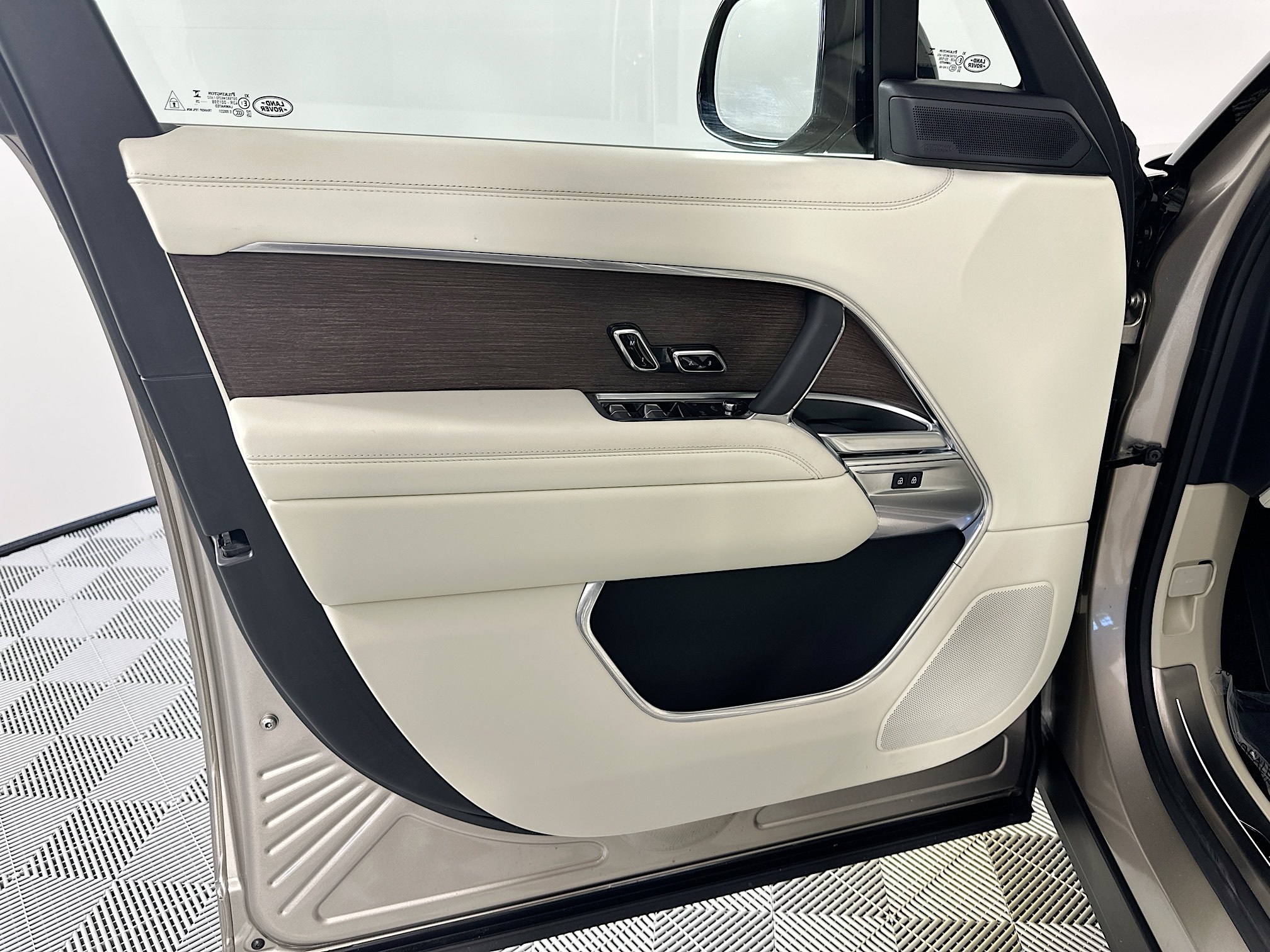 used 2025 Land Rover Range Rover car, priced at $142,999