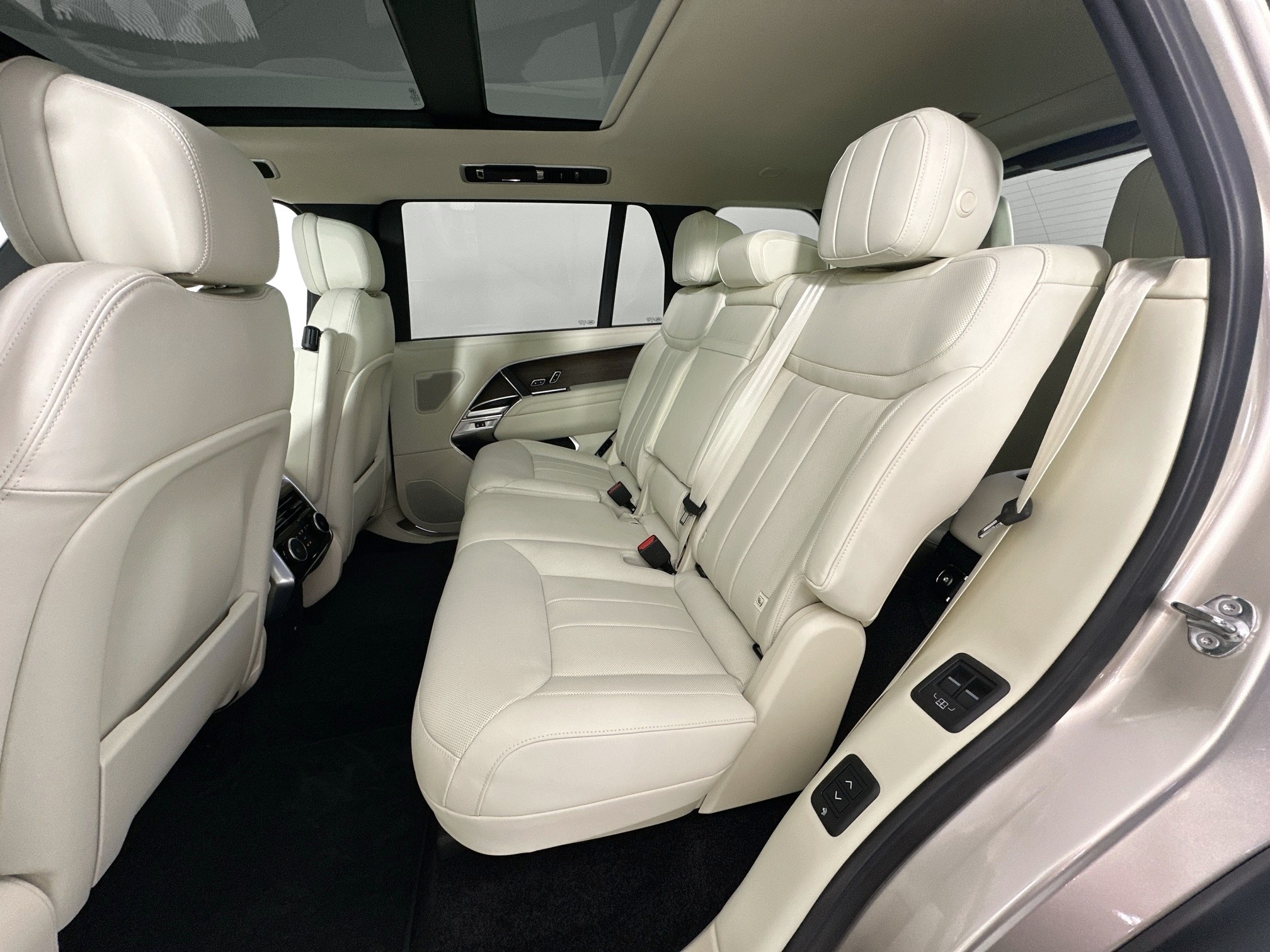 used 2025 Land Rover Range Rover car, priced at $142,999