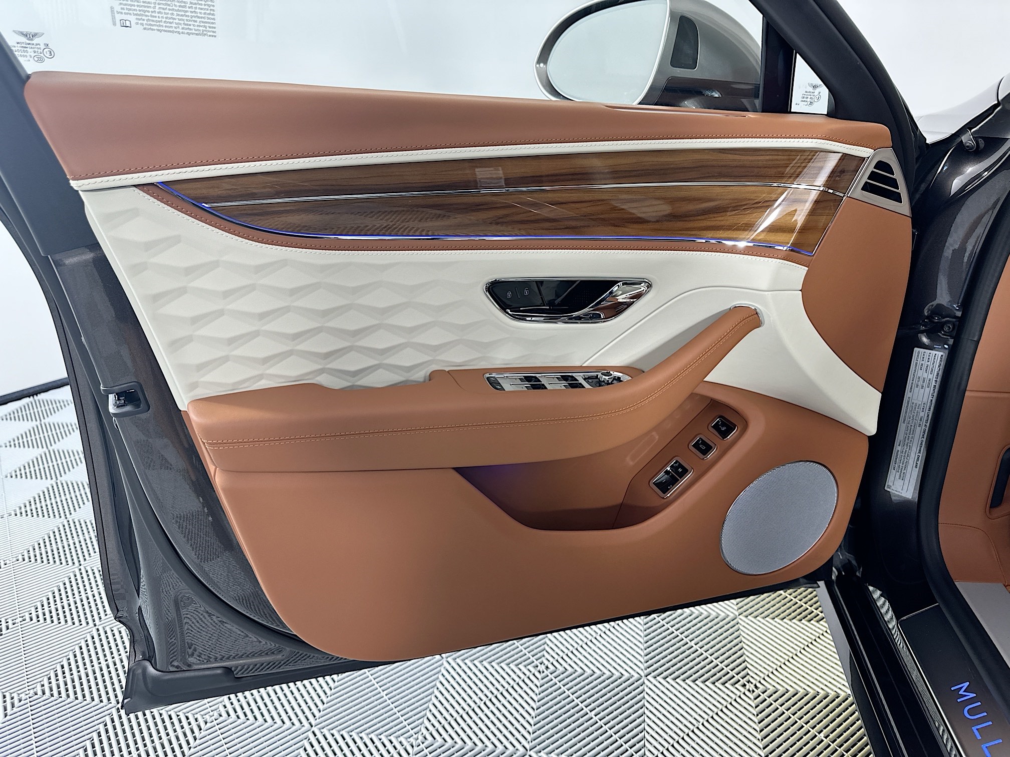 new 2025 Bentley Flying Spur car