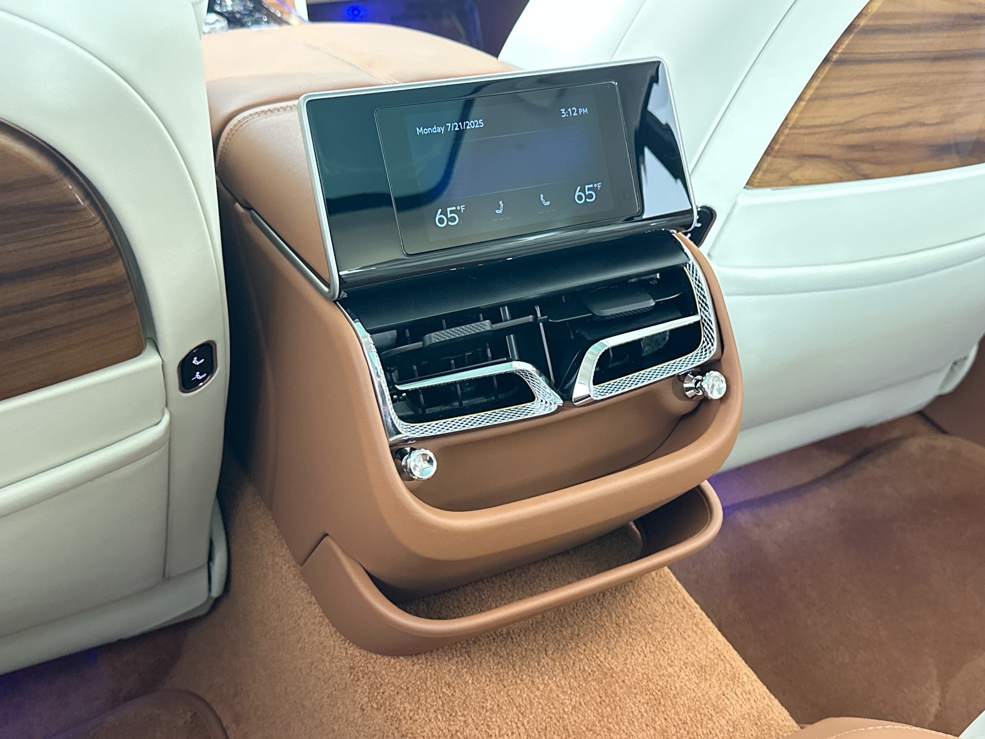 new 2025 Bentley Flying Spur car