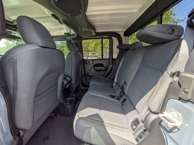 new 2025 Jeep Gladiator car, priced at $39,380