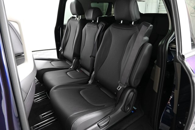 new 2025 Kia Carnival car, priced at $40,804