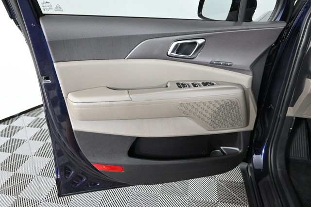 new 2025 Kia Carnival car, priced at $40,804