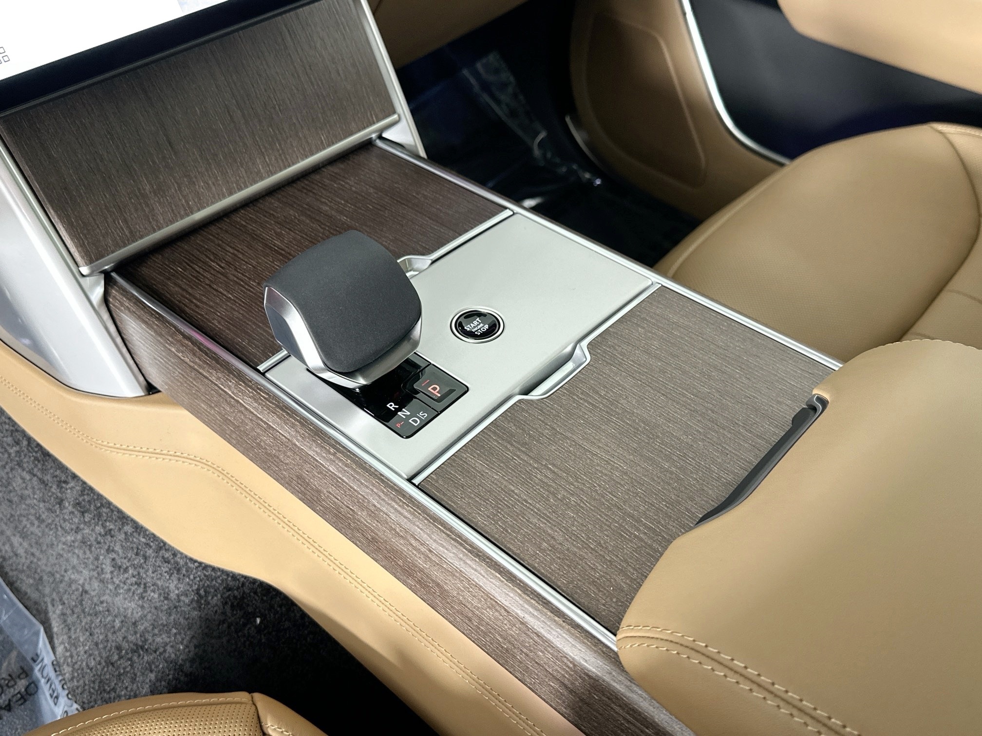 new 2025 Land Rover Range Rover car, priced at $132,305