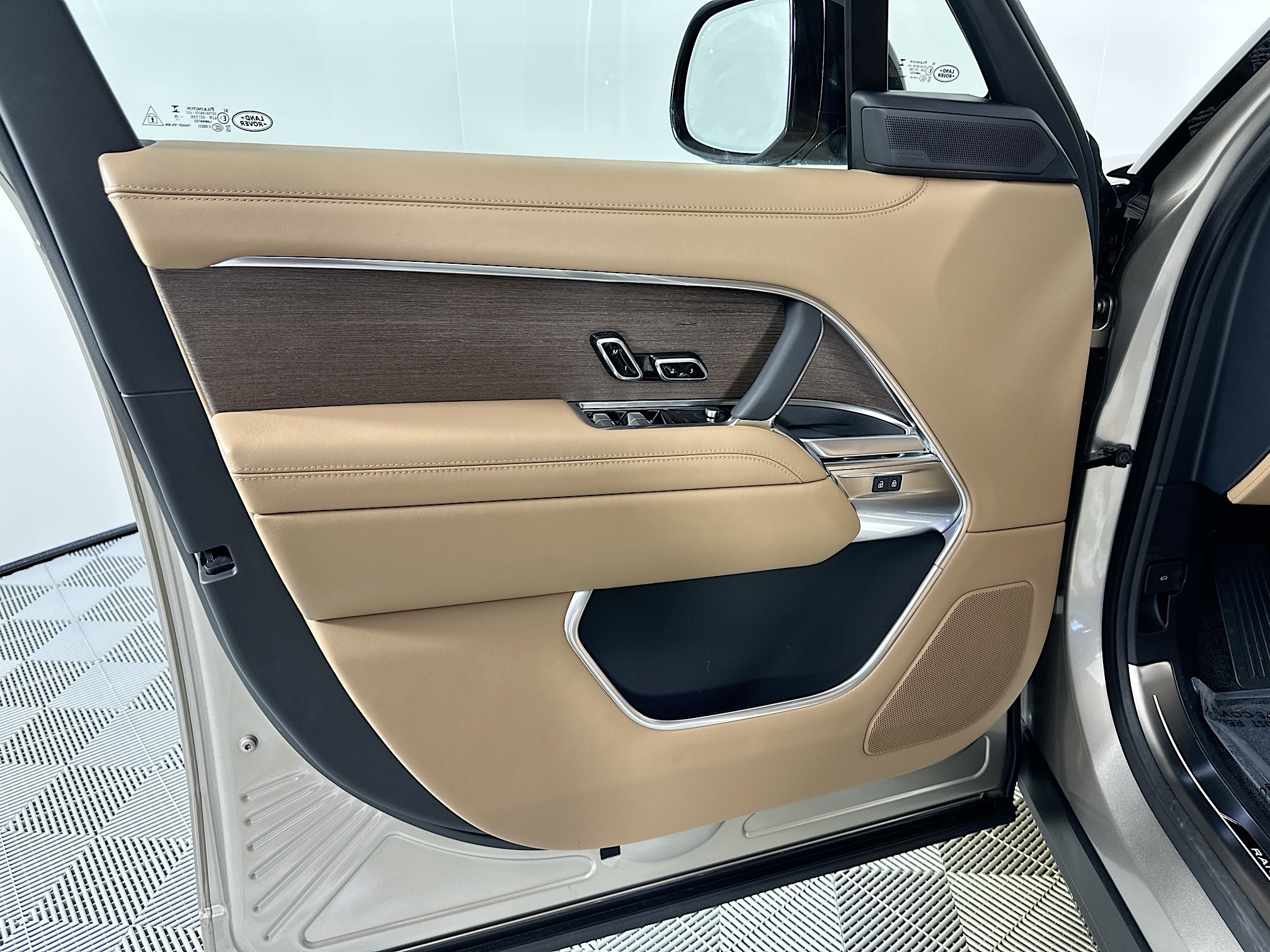 new 2025 Land Rover Range Rover car, priced at $132,305