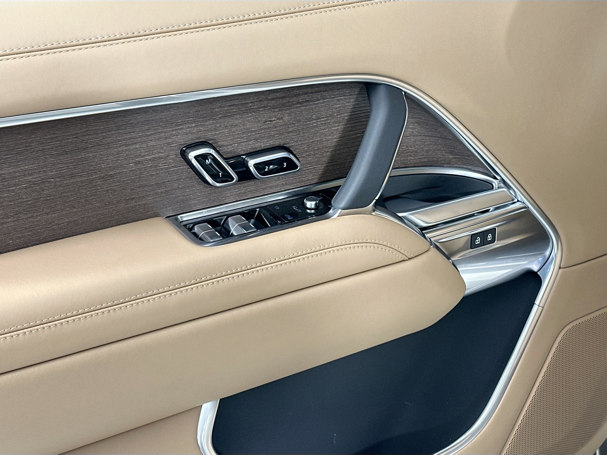 new 2025 Land Rover Range Rover car, priced at $132,305