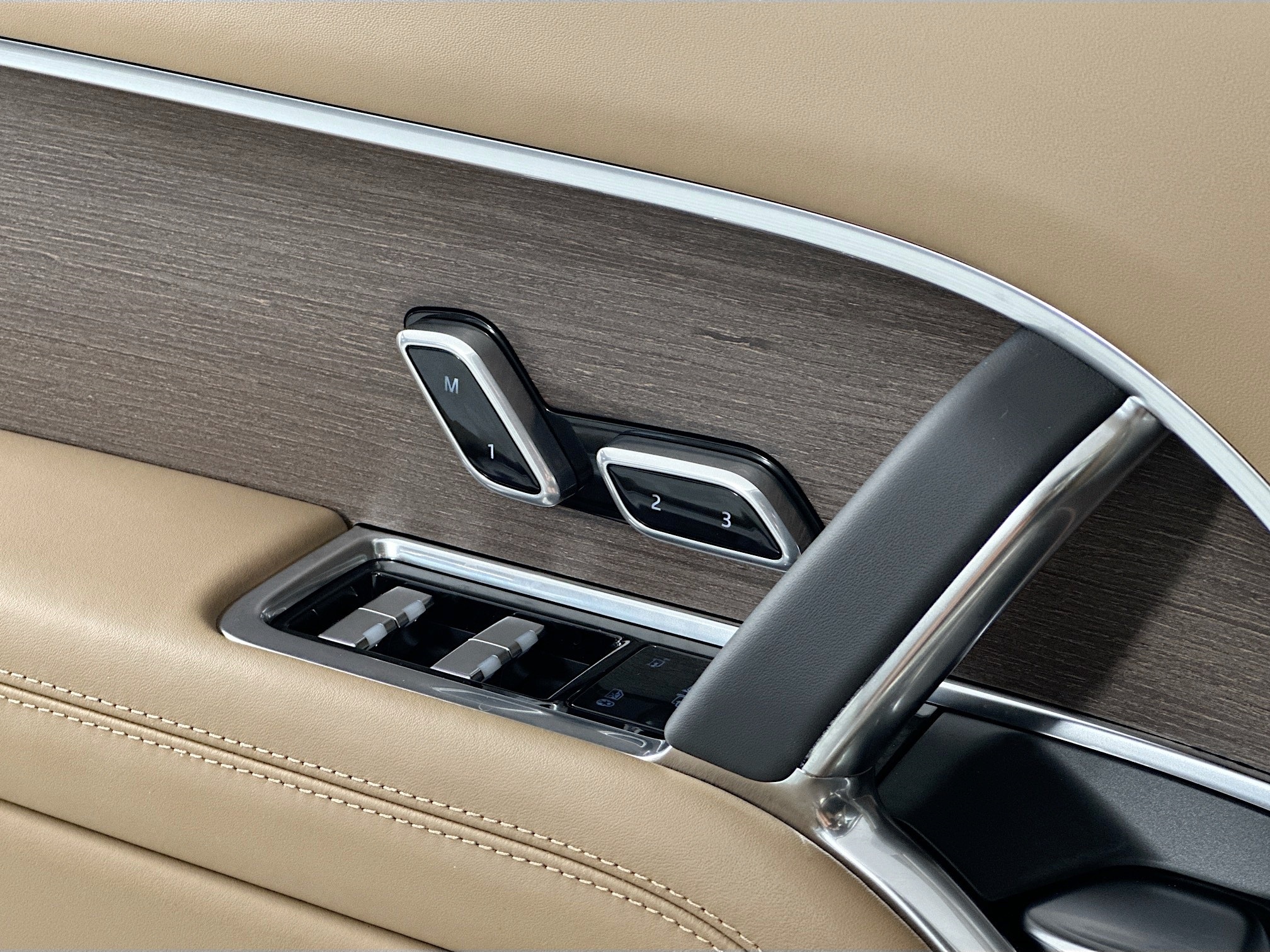 new 2025 Land Rover Range Rover car, priced at $132,305