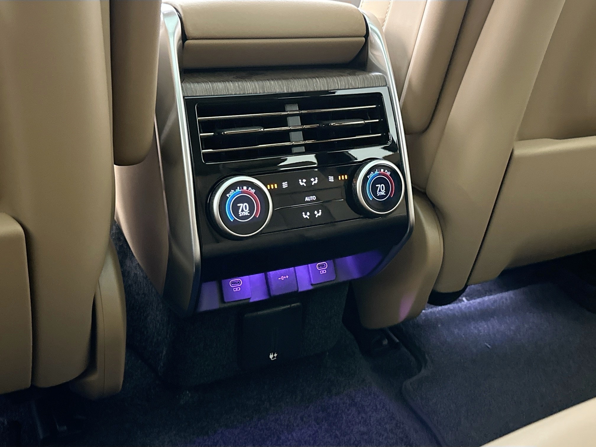 new 2025 Land Rover Range Rover car, priced at $132,305
