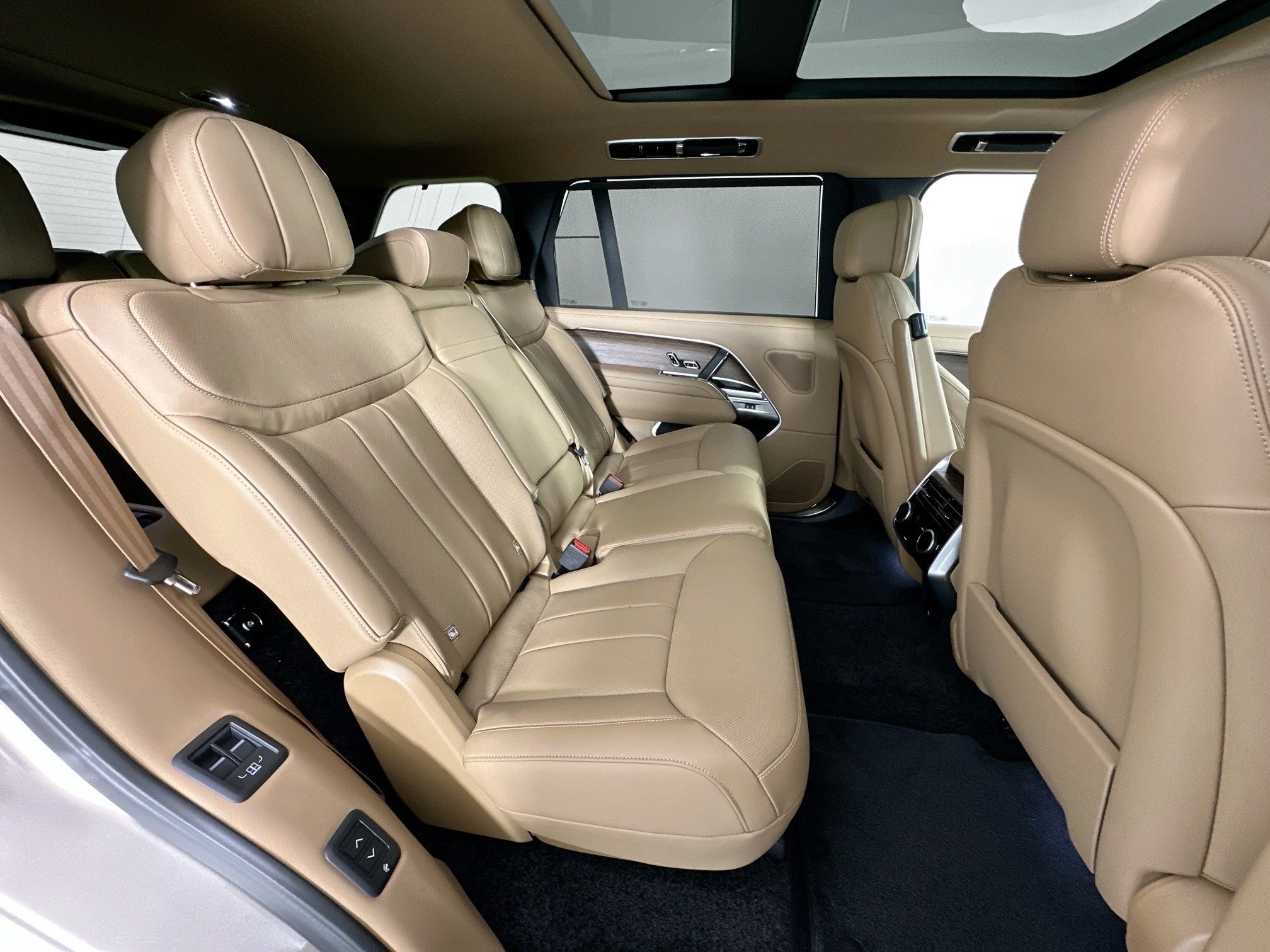 new 2025 Land Rover Range Rover car, priced at $132,305