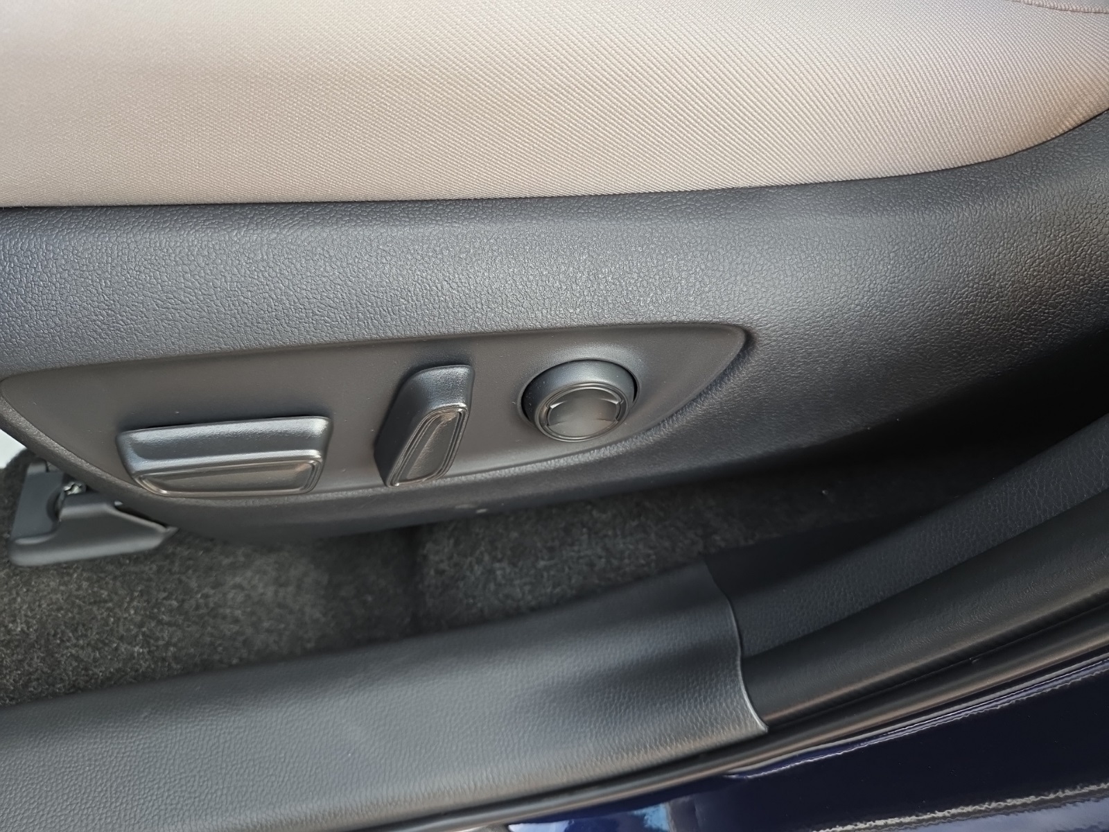 new 2025 Toyota RAV4 Hybrid car, priced at $39,263