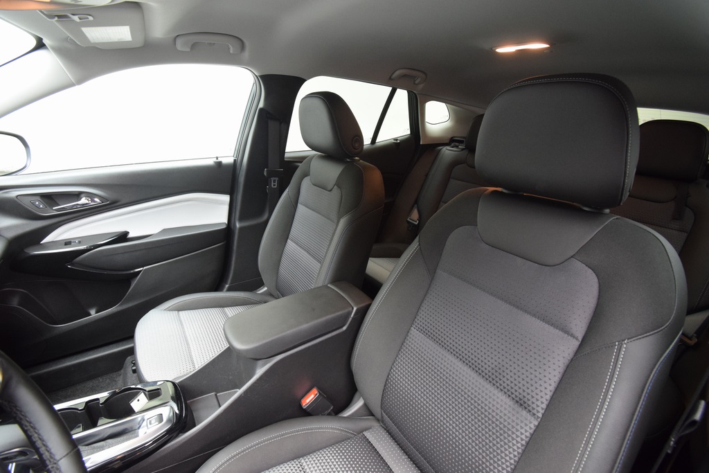 used 2025 Chevrolet Trax car, priced at $23,600