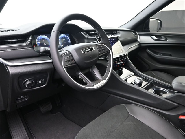 new 2025 Jeep Grand Cherokee car, priced at $41,120