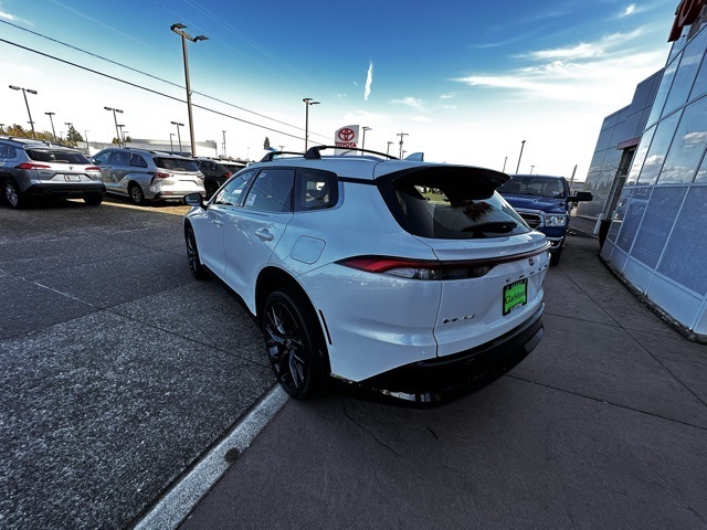 new 2025 Toyota Crown Signia car