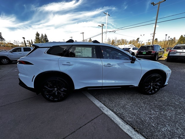 new 2025 Toyota Crown Signia car