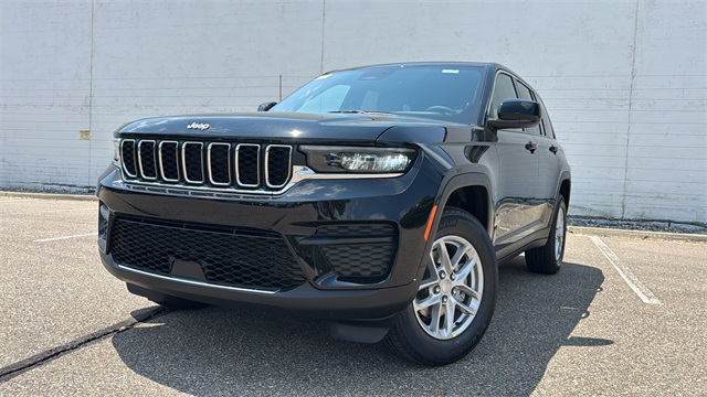 new 2025 Jeep Grand Cherokee car, priced at $42,848