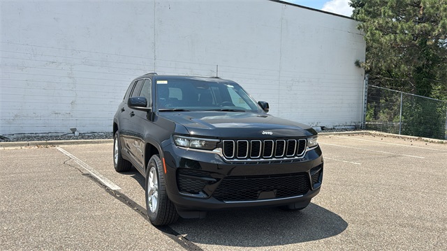 new 2025 Jeep Grand Cherokee car, priced at $42,848