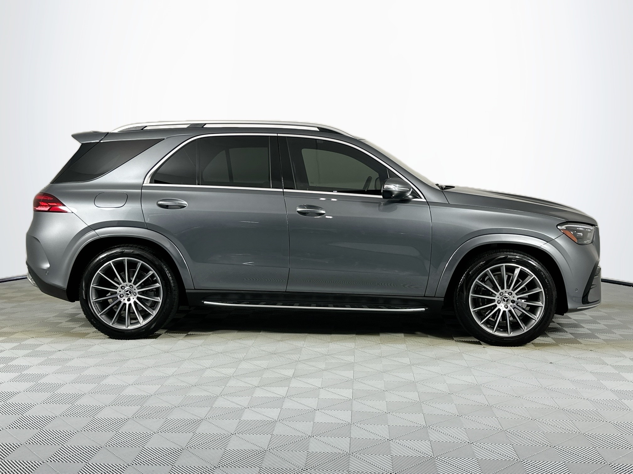used 2024 Mercedes-Benz GLE car, priced at $87,998