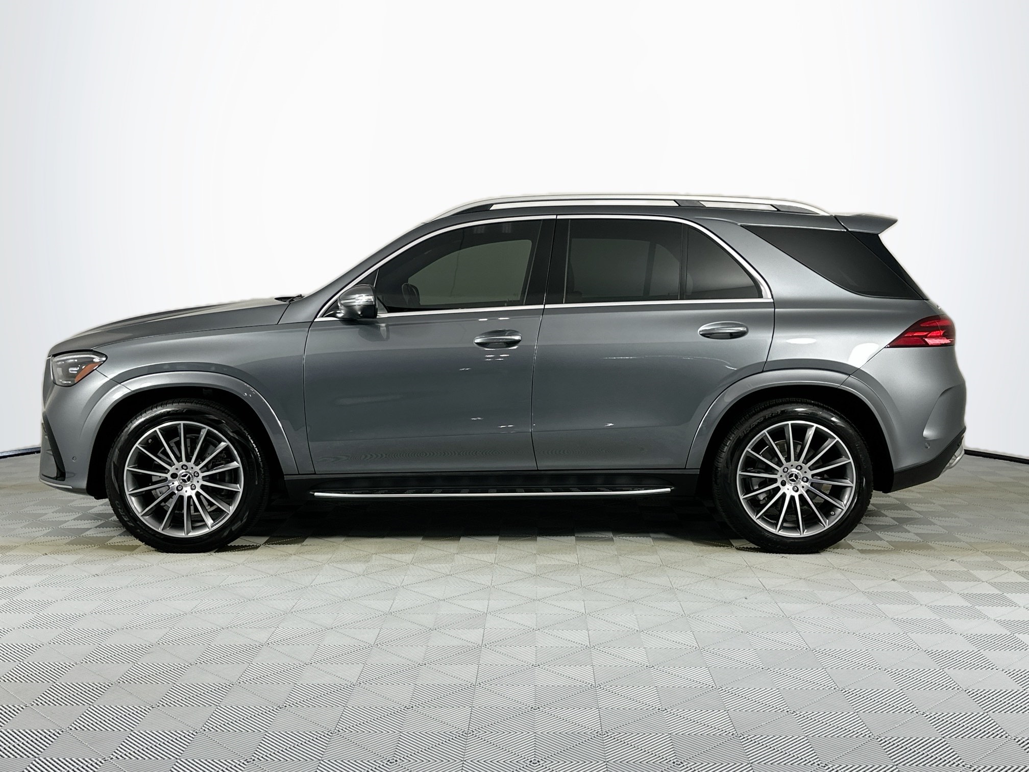 used 2024 Mercedes-Benz GLE car, priced at $87,998