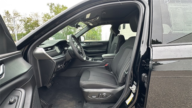 new 2025 Jeep Grand Cherokee car, priced at $42,848