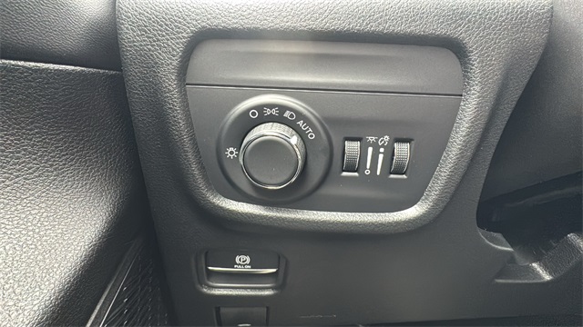 new 2025 Jeep Grand Cherokee car, priced at $42,848