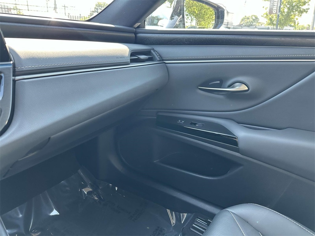 used 2025 Lexus ES car, priced at $51,995