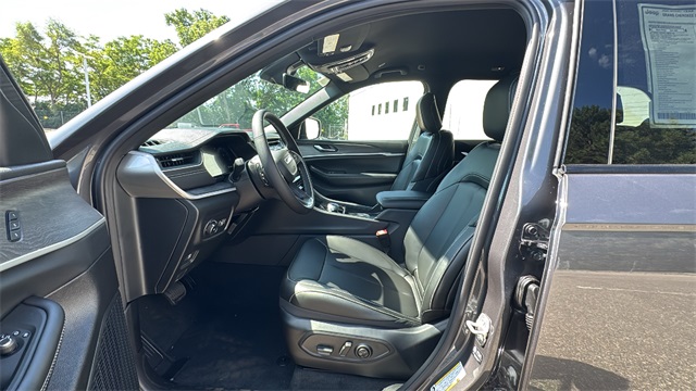 new 2025 Jeep Grand Cherokee car, priced at $45,025