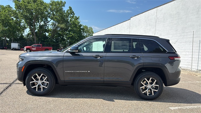 new 2025 Jeep Grand Cherokee car, priced at $45,025