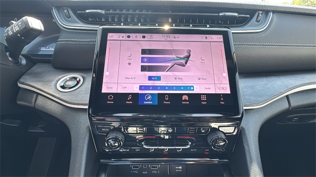 new 2025 Jeep Grand Cherokee car, priced at $45,025
