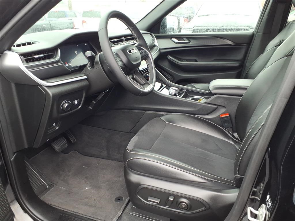 used 2024 Jeep Grand Cherokee car, priced at $30,900