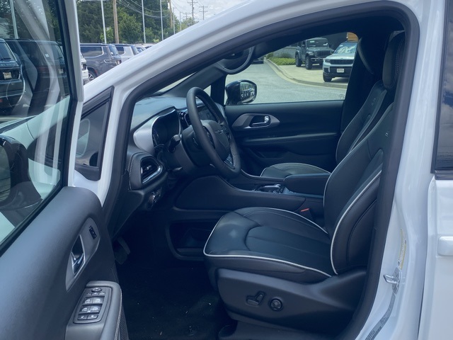 new 2025 Chrysler Pacifica car, priced at $48,778
