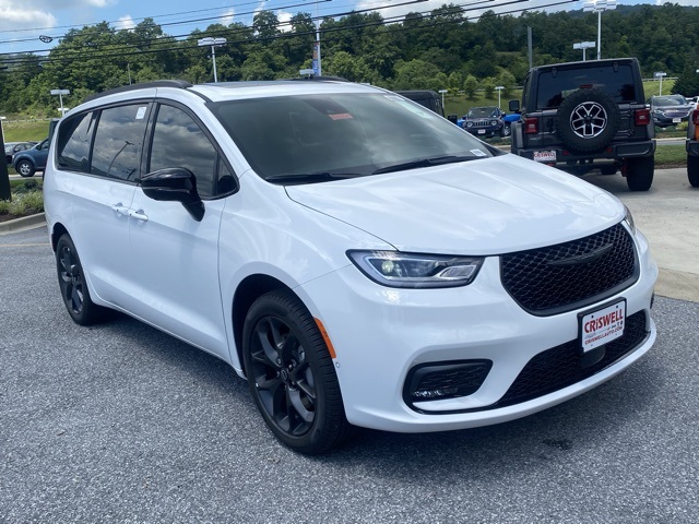 new 2025 Chrysler Pacifica car, priced at $48,778