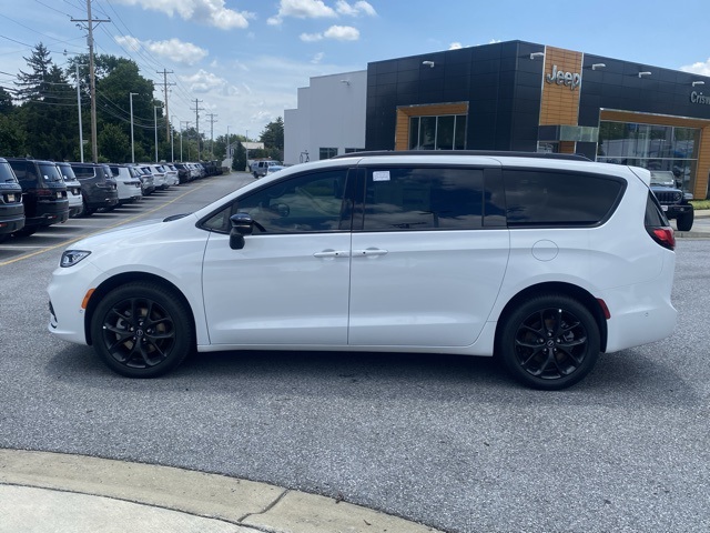 new 2025 Chrysler Pacifica car, priced at $48,778