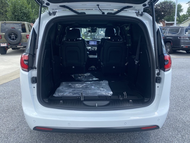 new 2025 Chrysler Pacifica car, priced at $48,778