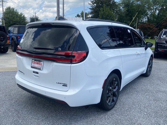new 2025 Chrysler Pacifica car, priced at $48,778