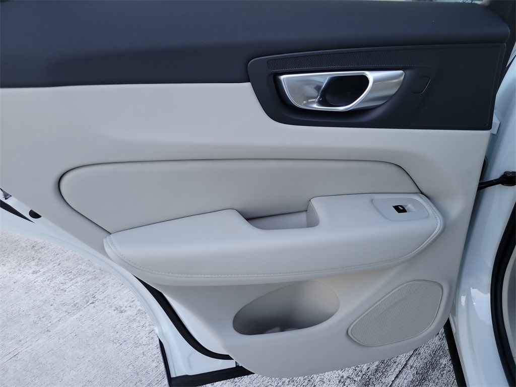 new 2026 Volvo XC60 car, priced at $60,025