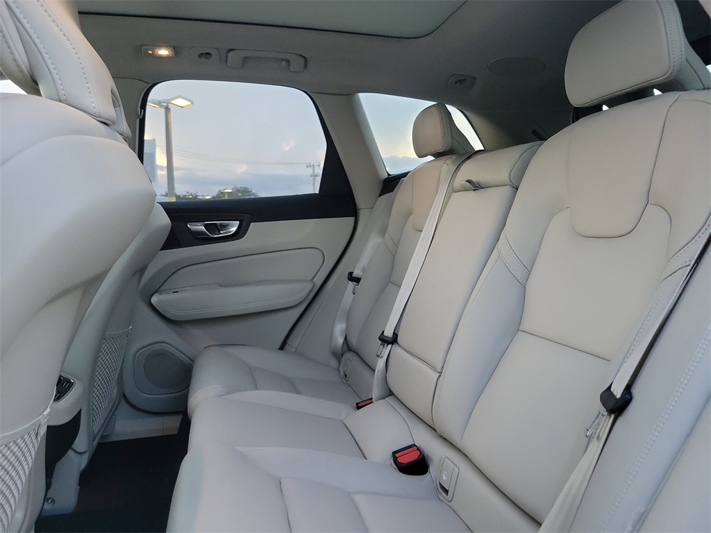 new 2026 Volvo XC60 car, priced at $60,025