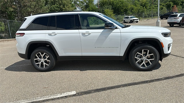 new 2025 Jeep Grand Cherokee car, priced at $44,494