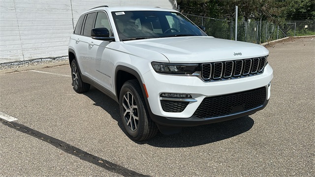 new 2025 Jeep Grand Cherokee car, priced at $44,494