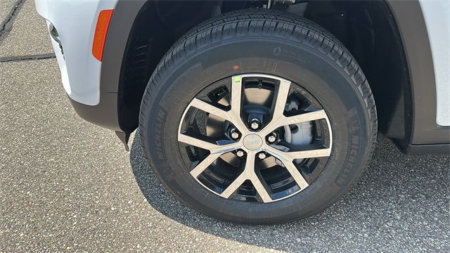 new 2025 Jeep Grand Cherokee car, priced at $44,494