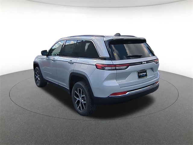 new 2025 Jeep Grand Cherokee car, priced at $40,195