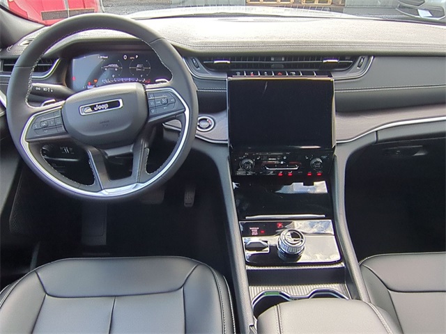 new 2025 Jeep Grand Cherokee car, priced at $40,195