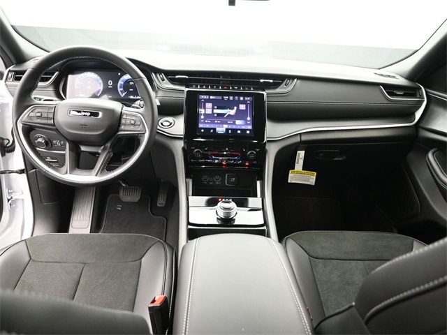 new 2025 Jeep Grand Cherokee car, priced at $38,025