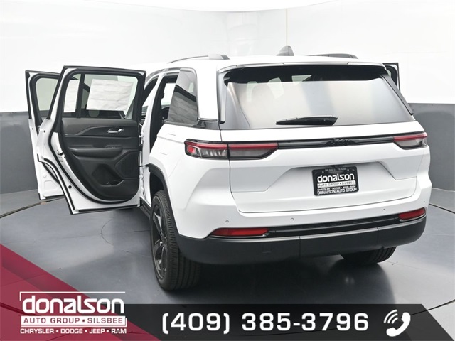 new 2025 Jeep Grand Cherokee car, priced at $38,025