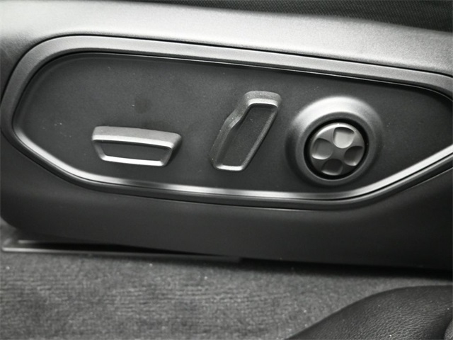 new 2025 Jeep Grand Cherokee car, priced at $38,025